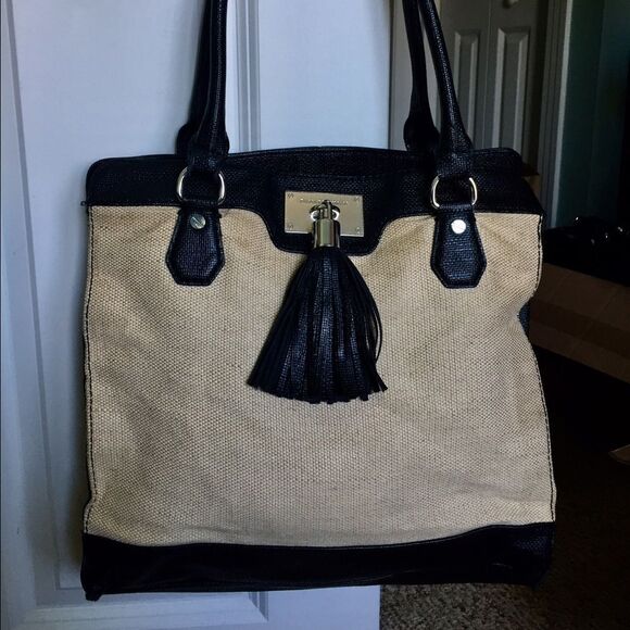 Beautiful Dana Buchman designer purse. - Picture 1 of 2